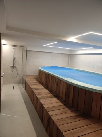 Bandeaux LED espace piscine à Chamonix